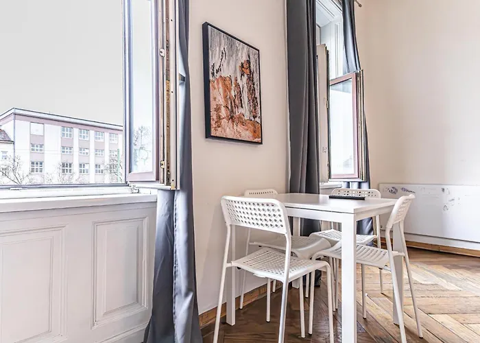 Apartment Gorgeous 1br Near Akh Hospital
