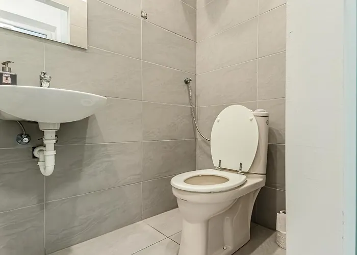 Gorgeous 1br Near Akh Hospital