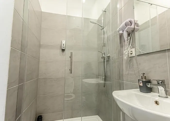 Gorgeous 1br Near Akh Hospital Apartment *