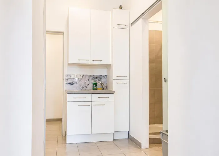Gorgeous 1br Near Akh Hospital Apartment Vienna