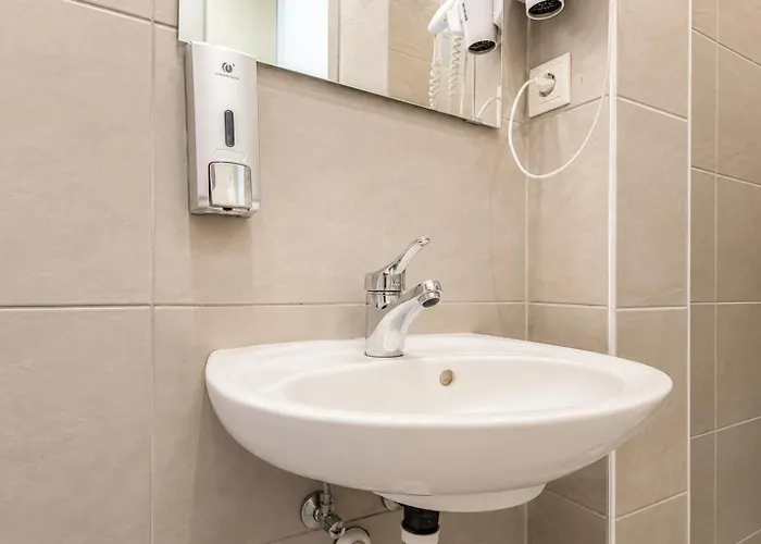 Gorgeous 1br Near Akh Hospital Apartment