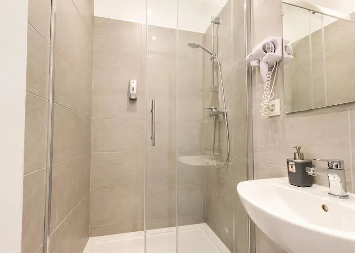 Apartment Gorgeous 1br Near Akh Hospital